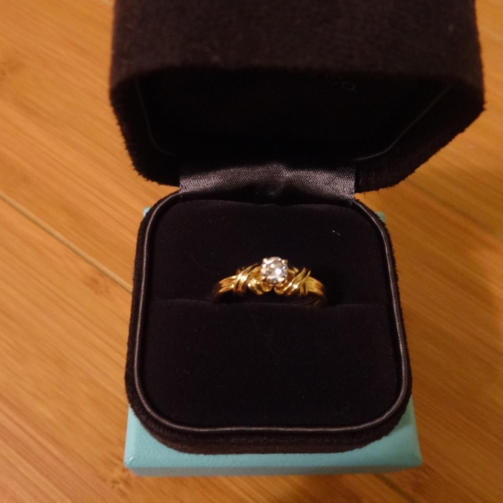 Tiffany and Co Yellow Gold XO diamond ring - Picture 11 of 12